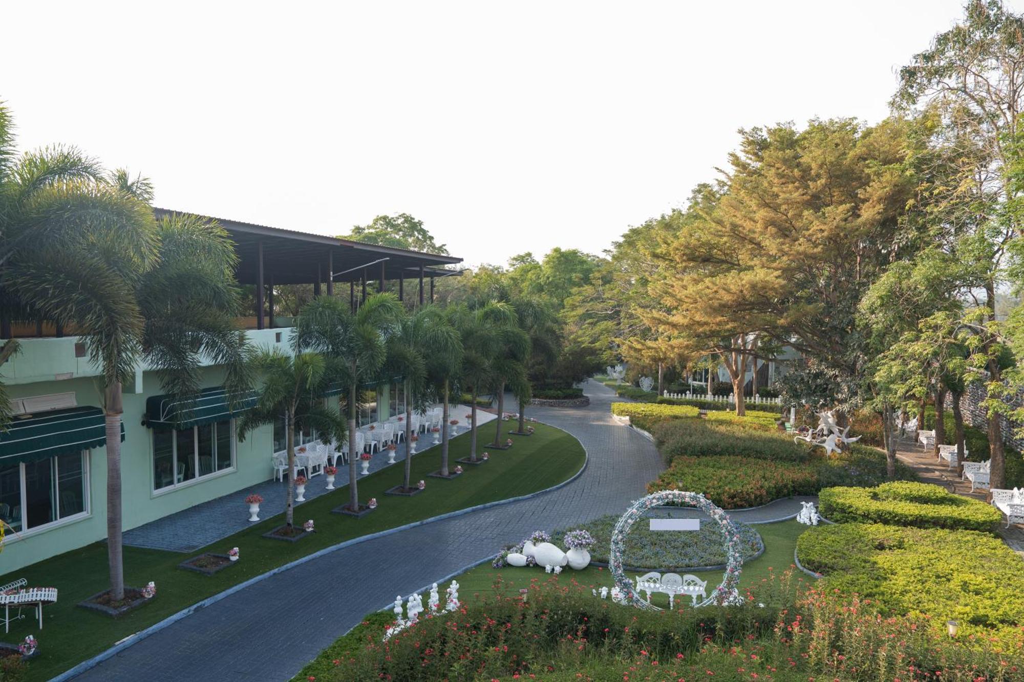 Villa Reina Resort Nong Nam Daeng Exteriér fotografie