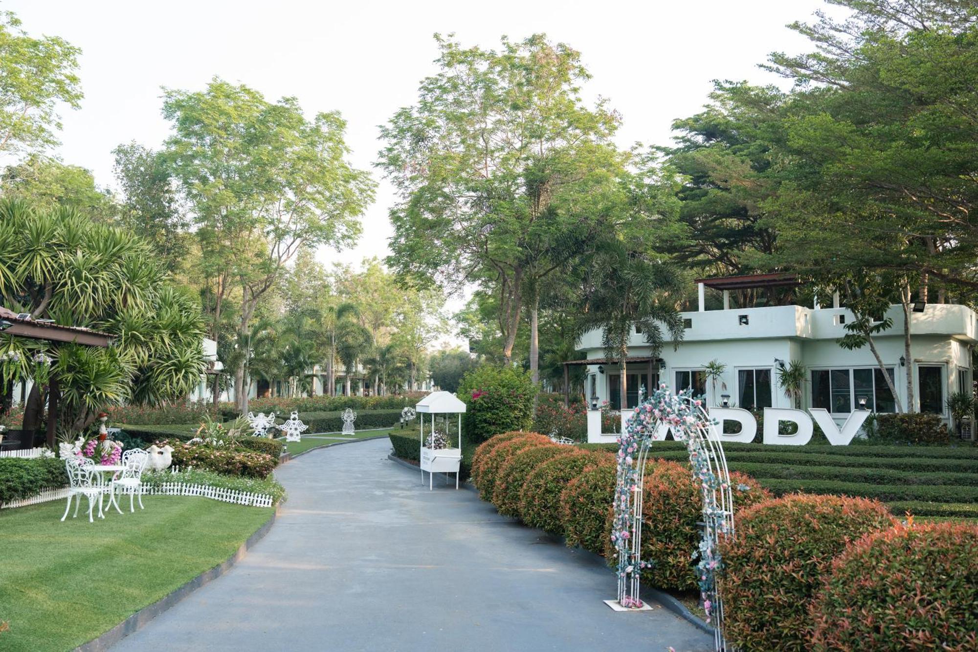 Villa Reina Resort Nong Nam Daeng Exteriér fotografie